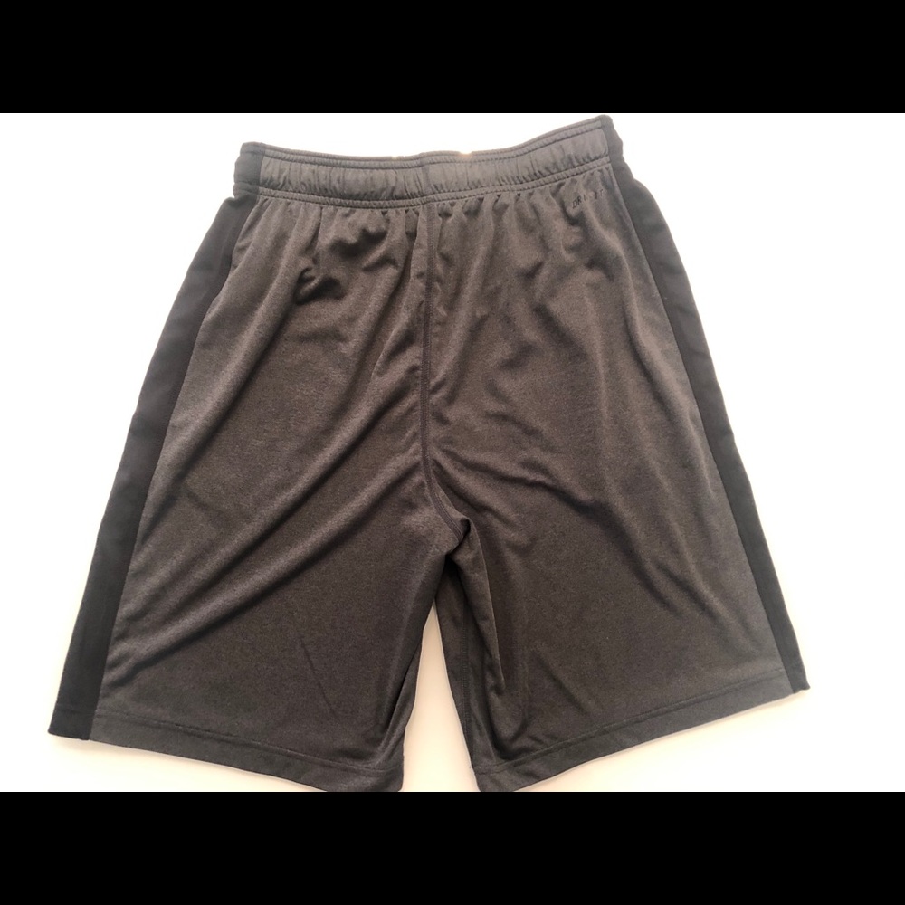 NIKE Dri-Fit Charcoal w/Blk side panel Shorts (M) - Picture 2 of 8